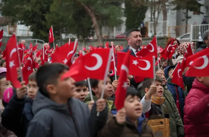 Isparta’daki okullarda ikinci yarıyılın ilk dersi bayrak sevgisi oldu
