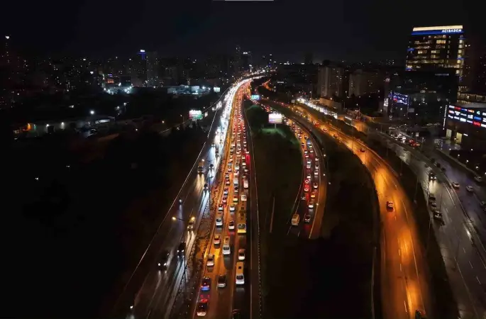 İstanbul Anadolu Yakası’nda trafik yoğunluğu yüzde 90’a ulaştı
