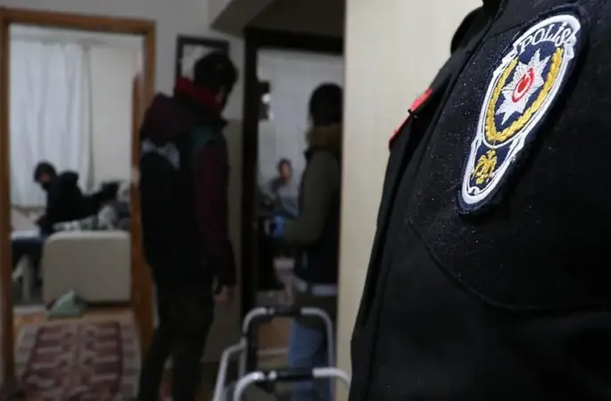 İstanbul merkezli 4 ildeki uyuşturucu operasyonunda 20 şüpheli yakalandı.