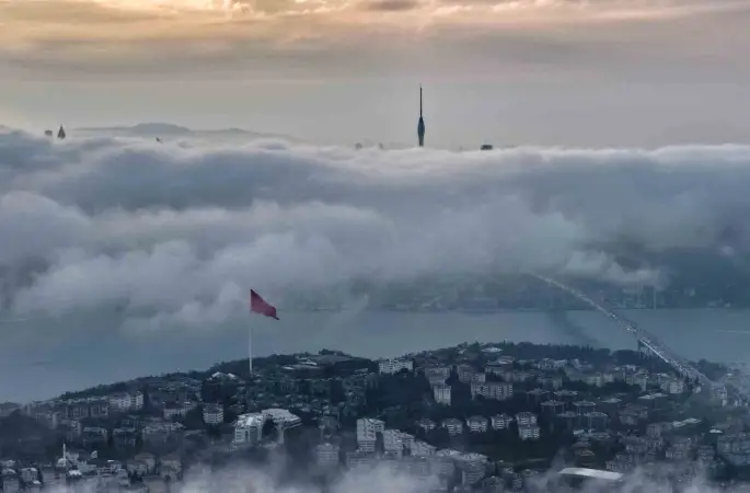 İstanbul sisle uyandı, mest eden görüntü havadan görüntülendi
