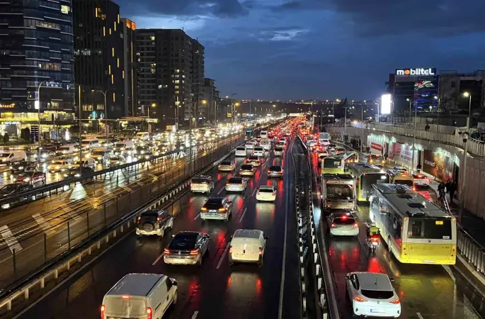 İstanbul’da  trafik yoğunluğu yüzde 83’e ulaştı
