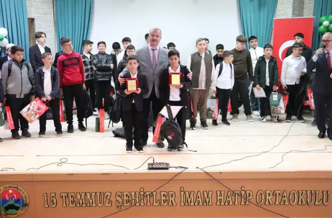 İstiklal Marşı’nı Güzel Okuma Yarışmasında Elif Filiz il birincisi
