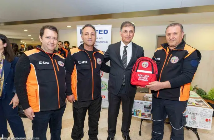 İzmir Büyükşehir Belediye Başkanı Tugay: "Birden fazla yangın uçağı kiralamaya hazırız"
