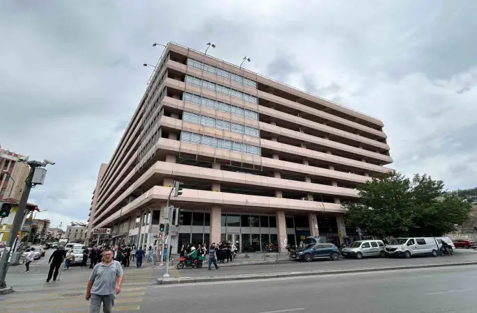 İzmir Büyükşehir: "Çankaya Otoparkı’nın kapatılması keyfi değil zorunlu"
