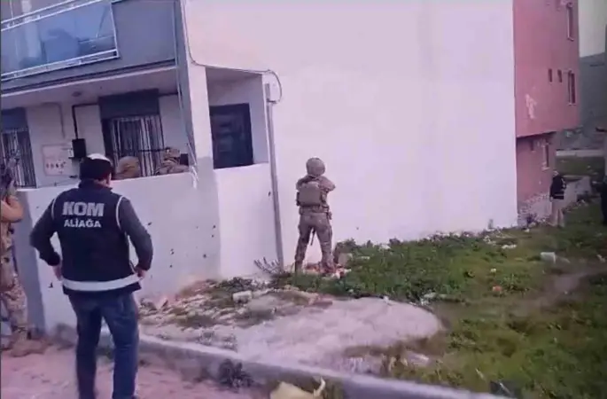 İzmir’de araç ve iş yerine yönelik silahlı saldırıda 2 tutuklama
