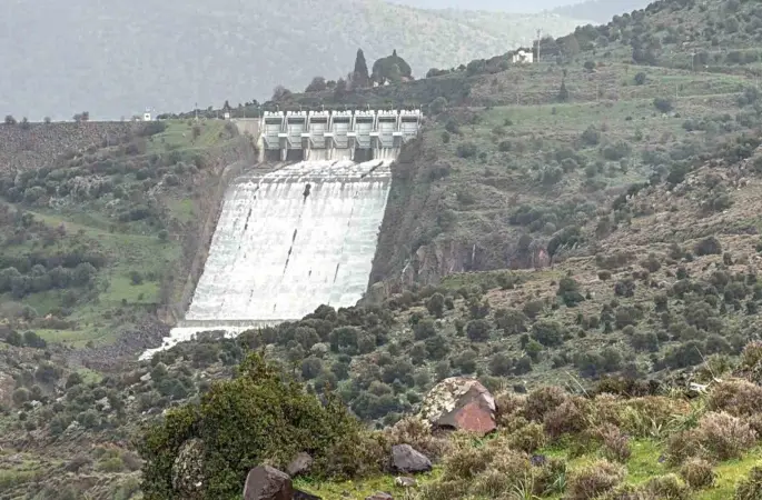 İzmir’de aşırı yağışlar sonrası barajlardan kontrollü su bırakılıyor
