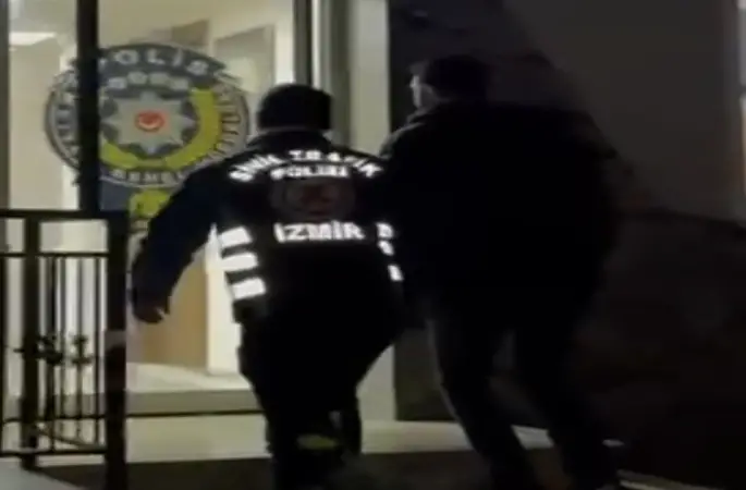 İzmir’de drift yaparken dükkana çarpan sürücü yakalandı
