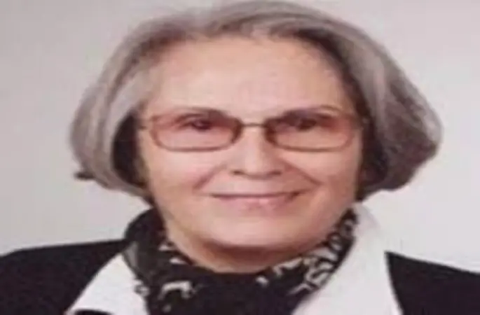 İzmir’de evlerinde ölü bulunan anne ve kızı son yolculuğuna uğurlandı
