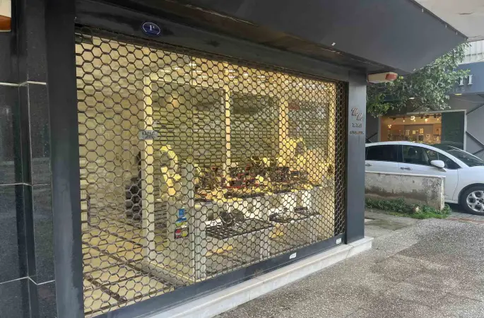 İzmir’de kuyumcuya silahlı soygun girişimi
