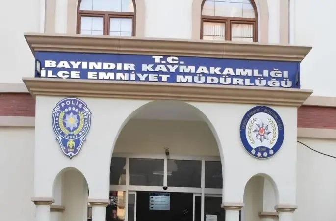 İzmir’de operasyona giden 3 polis bıçaklandı
