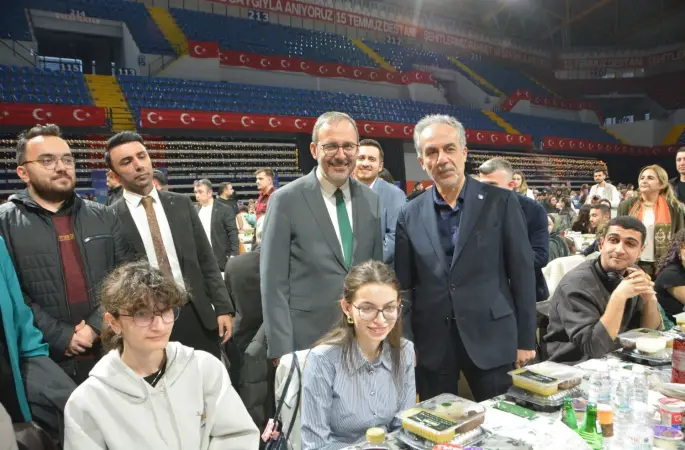 İzmir’de üniversite öğrencileri ’Kampüs İftarları’ programında buluştu
