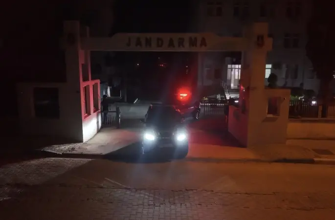 İzmir’de yolsuzluk operasyonunda 4 tutuklama
