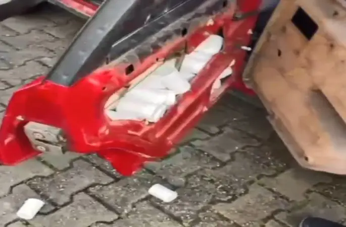 İzmir’den Gürcistan’a uyuşturucu sevkiyatı Artvin polisine takıldı
