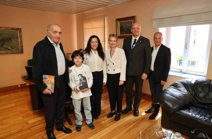 İzmirli Uzay Kaan, 9 yaşında yazar oldu
