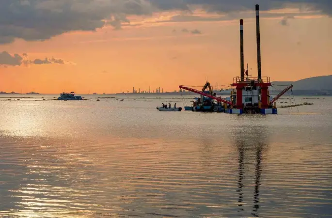 İzmit Körfezi’nden 1 milyon 750 bin metreküp dip çamuru temizlendi
