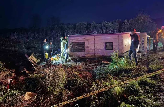 İznik’de feci kaza; 12 yaralı 1 ölü
