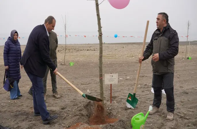İznik’te fidanlar toprakla buluştu
