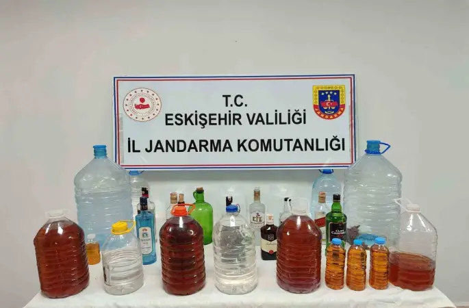 Jandarma satışa hazırlanan 78 litre kaçak alkolü ele geçirdi, 1 kişi yakalandı
