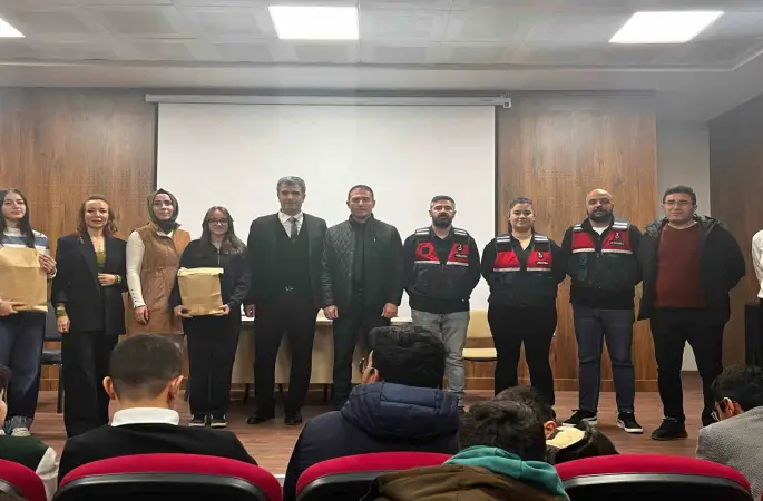 Jandarmadan öğrencilere sosyal medya güvenlik eğitimi
