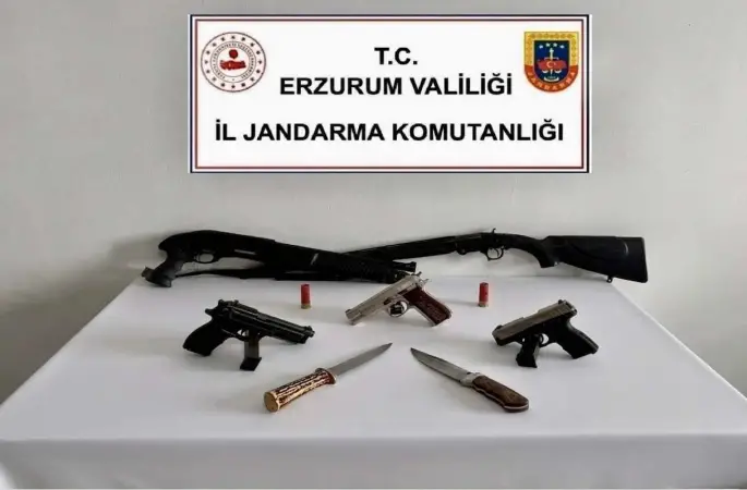 Jandarmadan operasyon: 2 şahıs ve çok sayıda silah yakalandı
