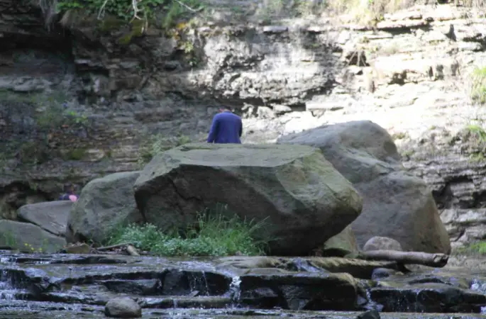 Kabaceviz Şelalesi’nde piknik yapan kardeşlerin üzerine kaya düştü: 1 ölü
