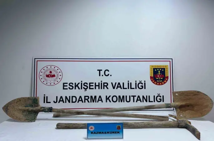 Kaçak kazı yapan 2 kişi suçüstü yakalandı
