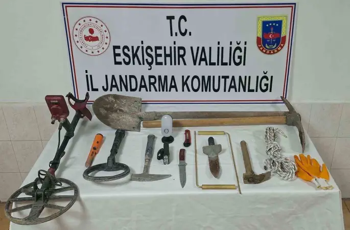 Kaçak kazı yapan 3 şüpheli suçüstü yakalandı
