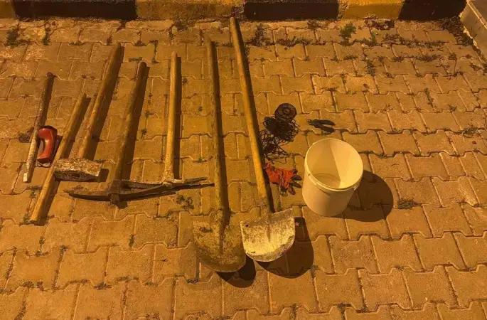 Kaçak kazıya suçüstü: 5 gözaltı

