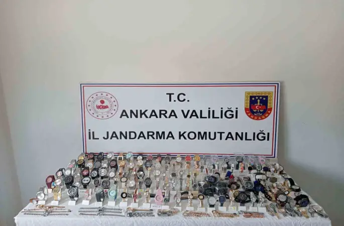 Kaçak saat operasyonunda 3,2 milyon liralık ürün ele geçirildi
