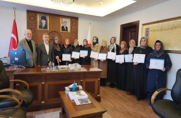 Kadın Kur’an kursu öğreticilerine yönelik Talim ve Tashih-i Huruf Kursu tamamlandı

