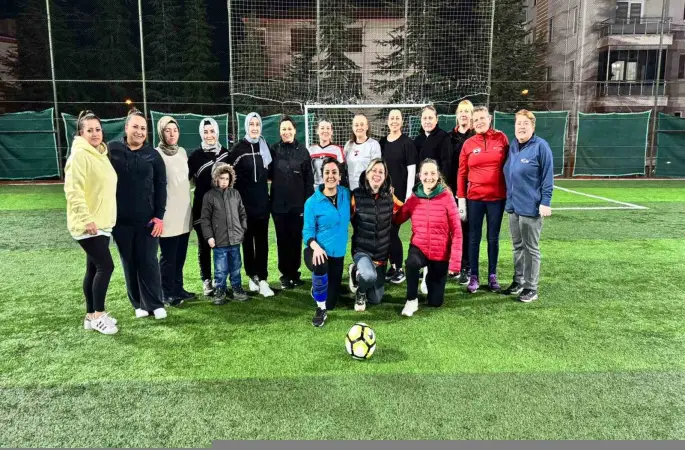 Kadınlar futbol maçıyla günlerini kutladı
