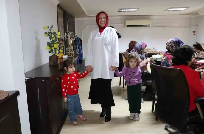 Kadınlar halk eğitimiyle hem sosyalleşiyor hem de gelir elde ediyor

