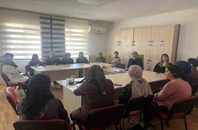 Kadınlara yanlış ilaç tüketiminin riskleri anlatıldı
