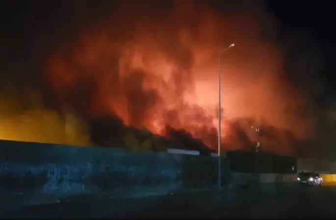 Kadirli OSB’de tavuk fabrikasında çıkan yangın sabaha karşı söndürüldü
