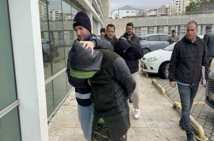 "Kahraman kurye" araç kundaklamaktan gözaltına alındı
