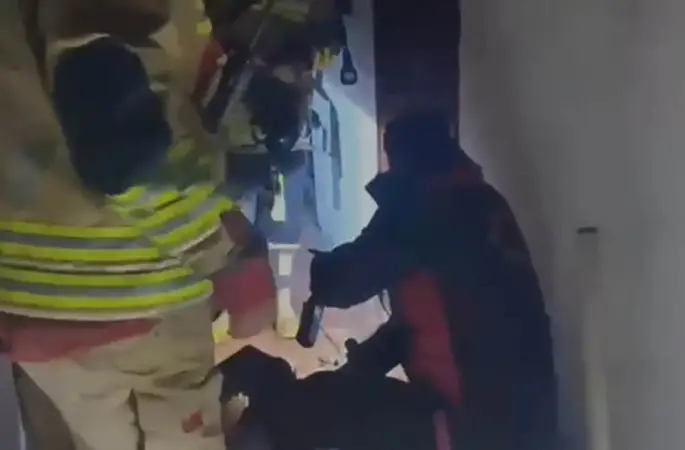 Kahramanmaraş’ta çıkan yangında evde mahsur kalan vatandaşı itfaiye kurtardı
