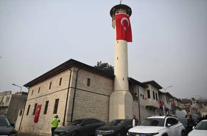 Kahramanmaraş'ta depremde yıkılan cami yeniden inşa edilerek ibadete açıldı