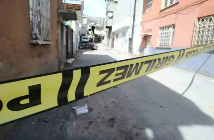 Kahramanmaraş’ta fırtına çatıları uçurdu
