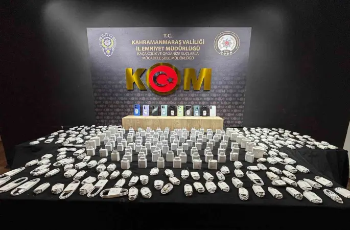 Kahramanmaraş’ta kaçak telefon ve makaron ele geçirildi
