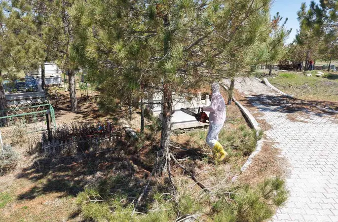 Kahramanmaraş’ta mezarlıklarda yenileme başladı
