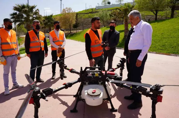Kahta Belediyesi’nden dron destekli ilaçlama

