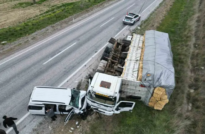 Kamyon ve tankerin karıştığı kazada faciadan dönüldü
