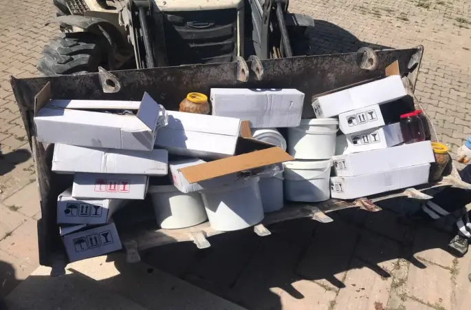 Kamyondaki 4 ton kaçak gıda ürünü imha edildi
