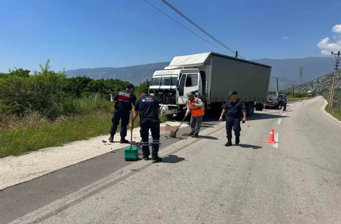 Kamyonla çarpışan motosikletli hayatını kaybetti

