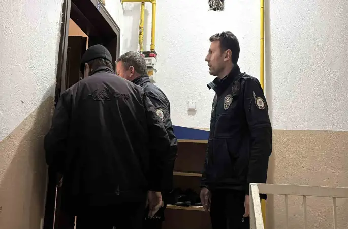 Kanser hastası yaşlı adam evinde can verdi, polis inceleme başlattı
