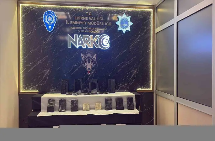 Kapıkule’de araçtaki gizli bölmede 8 kilo 60 gram kokain ele geçirildi
