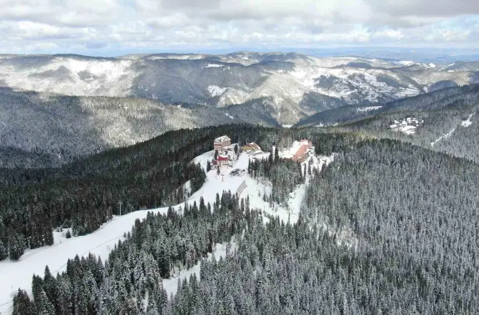 Kar geri döndü: Nisan ayında kışı aratmayan manzara
