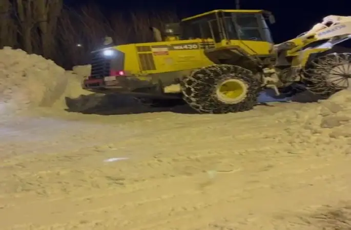 Kar kalınlığı iş makinesinin boyunu geçti
