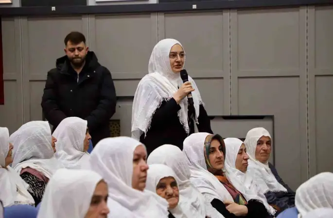 Karabüklü kadınlardan Başkan Güneş’e yöresel kıyafetli destek
