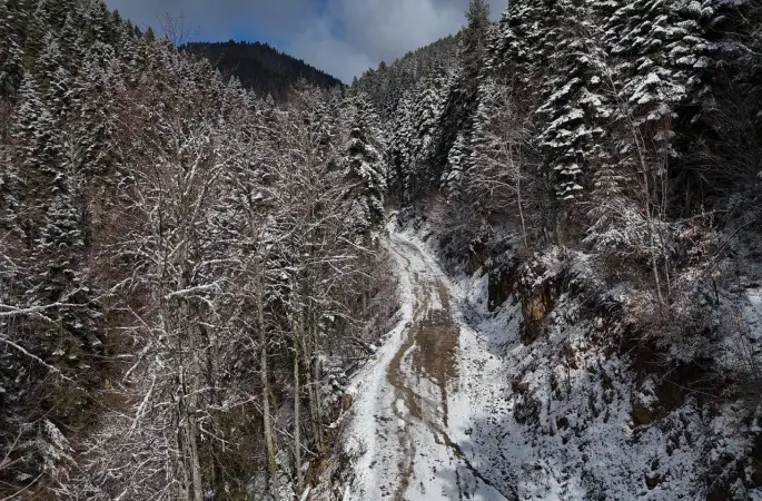 Karabük’ün beyaza bürünen yüksek kesimleri dronla görüntülendi
